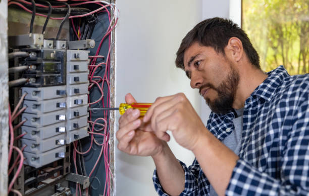 Best Emergency Electrical Repair  in Oak Park, MI